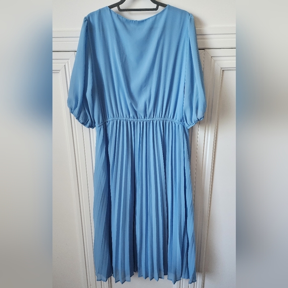 Merokeety Wrap V-Neck Short Sleeve Pleated Midi Dress - Picture 4 of 4